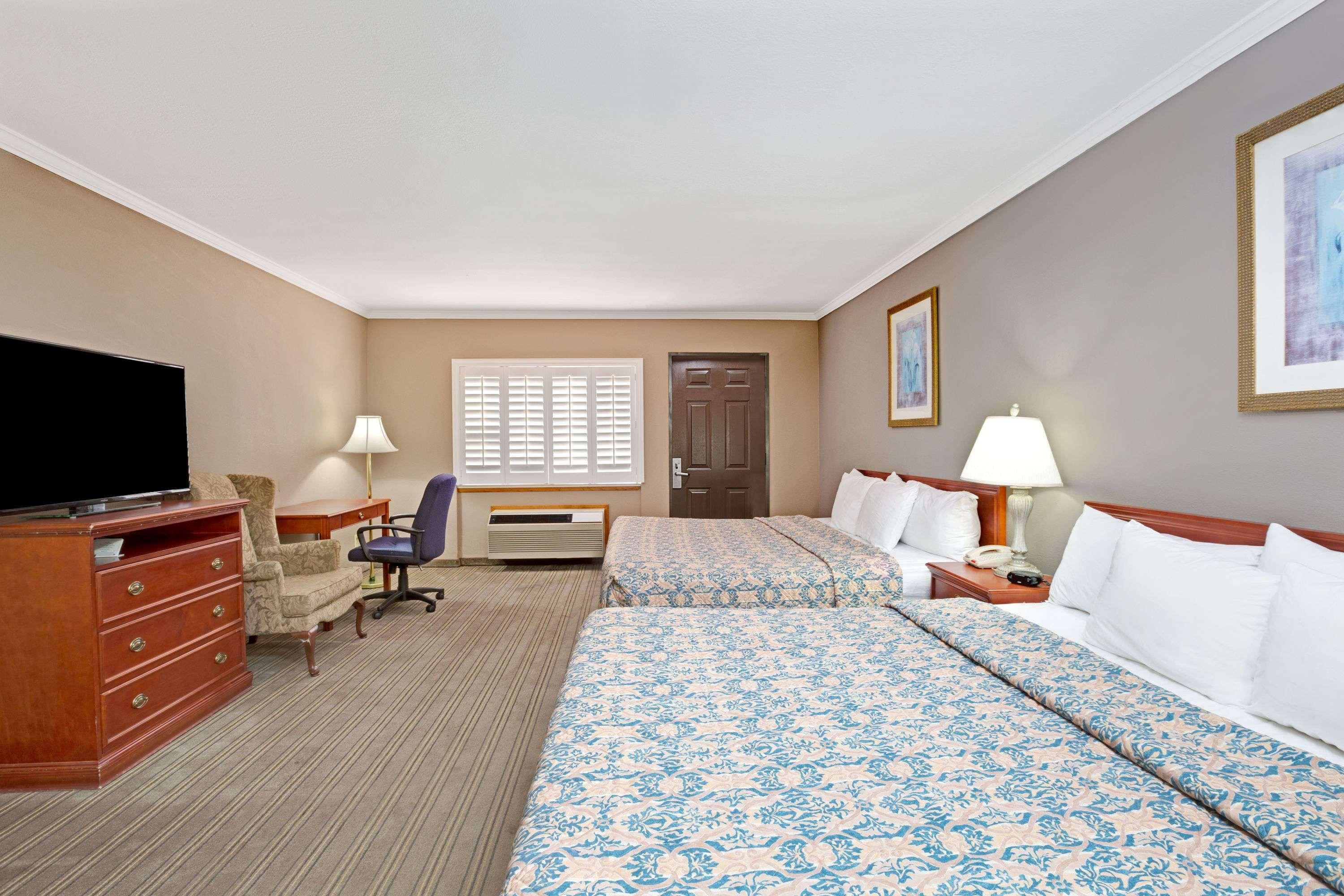 Days Inn By Wyndham West Covina Exteriör bild
