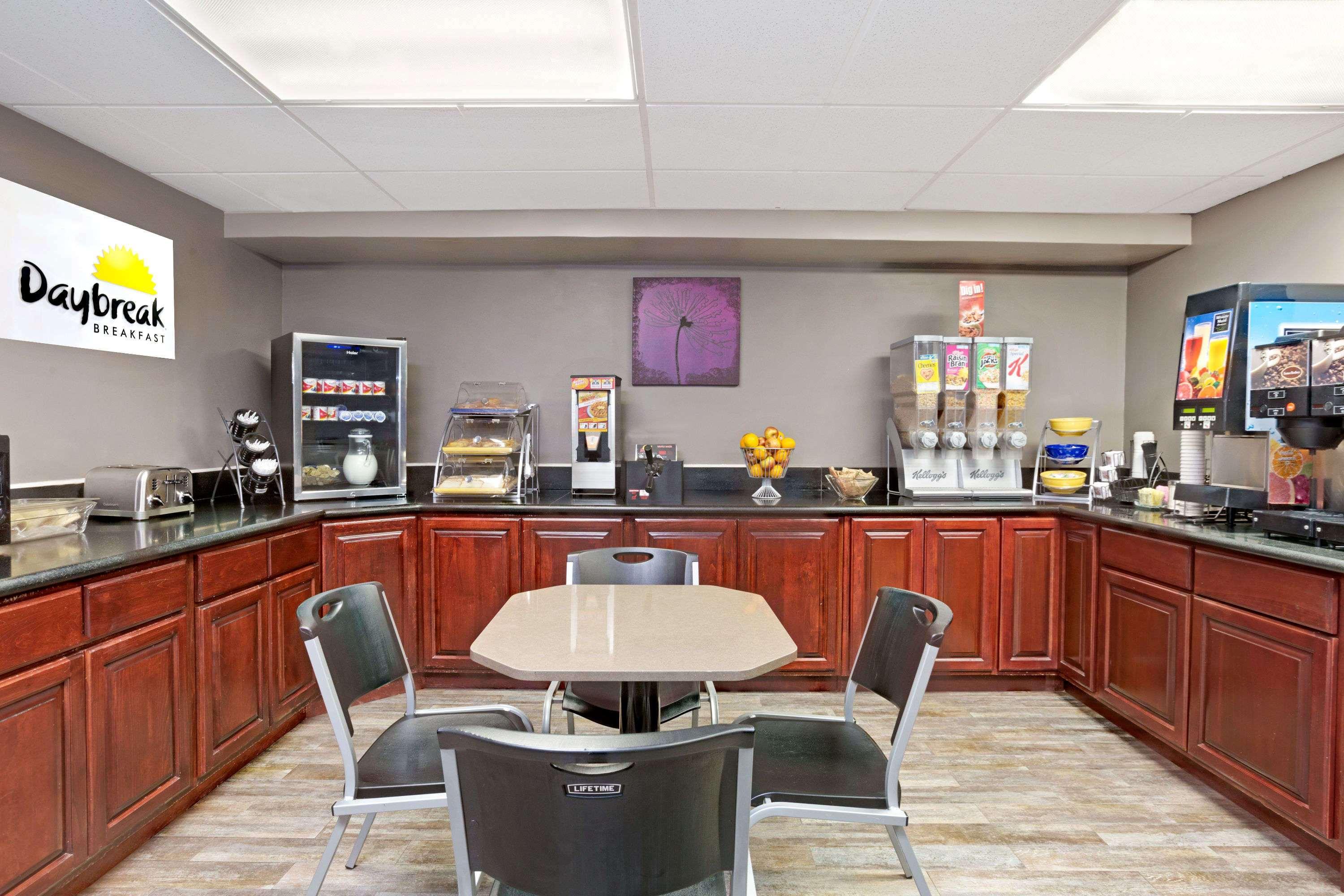 Days Inn By Wyndham West Covina Exteriör bild
