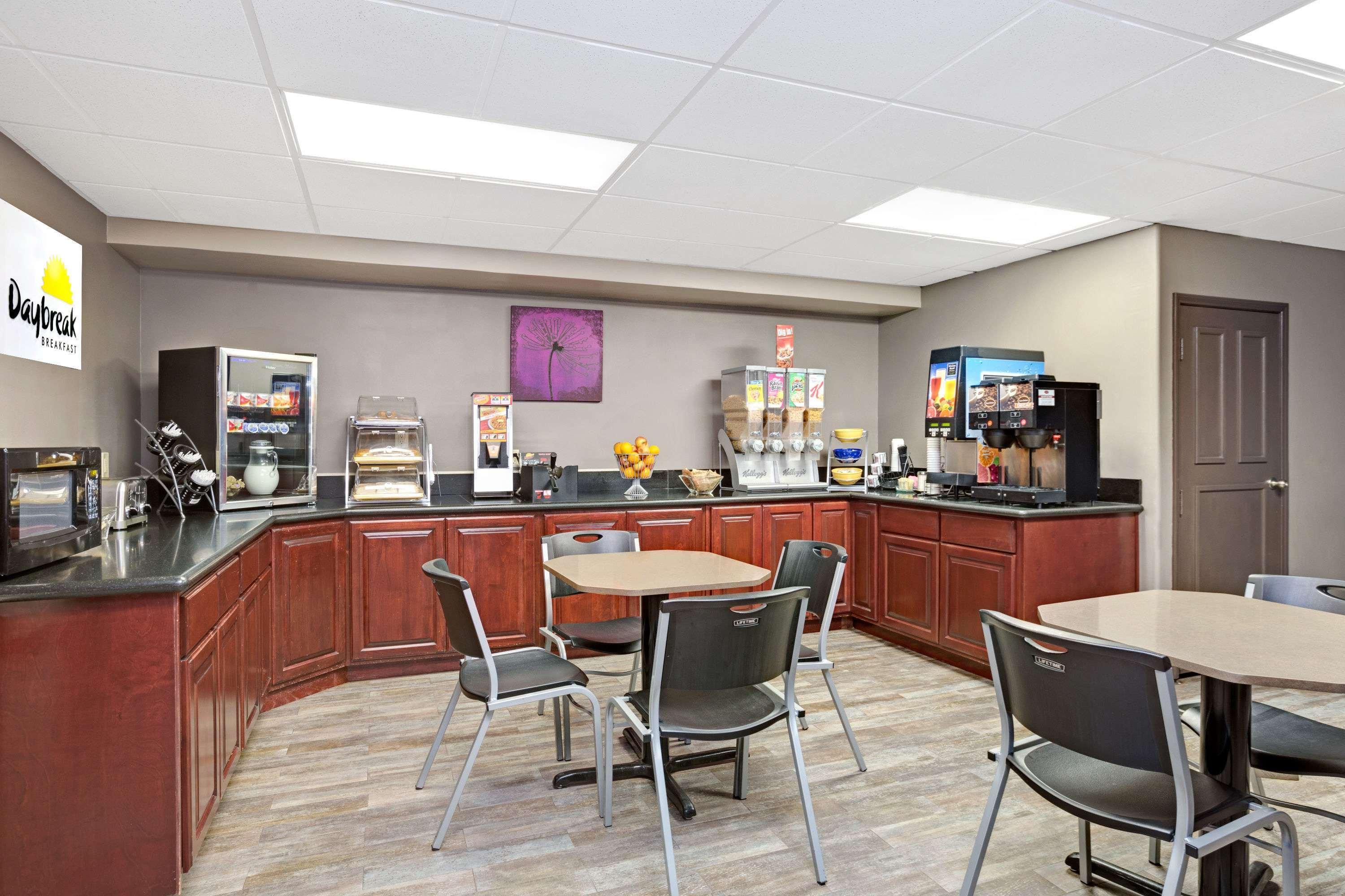 Days Inn By Wyndham West Covina Exteriör bild