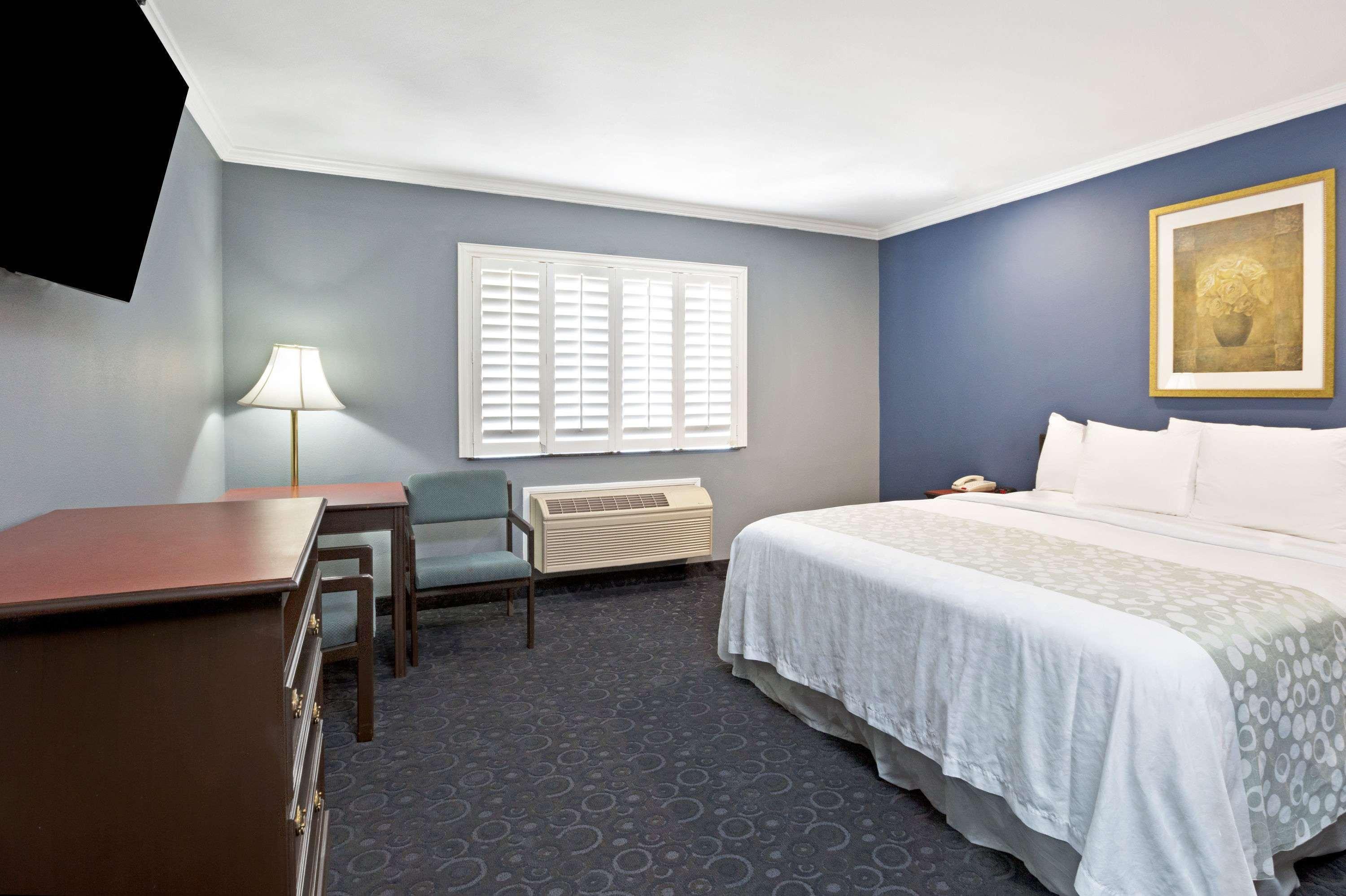 Days Inn By Wyndham West Covina Exteriör bild