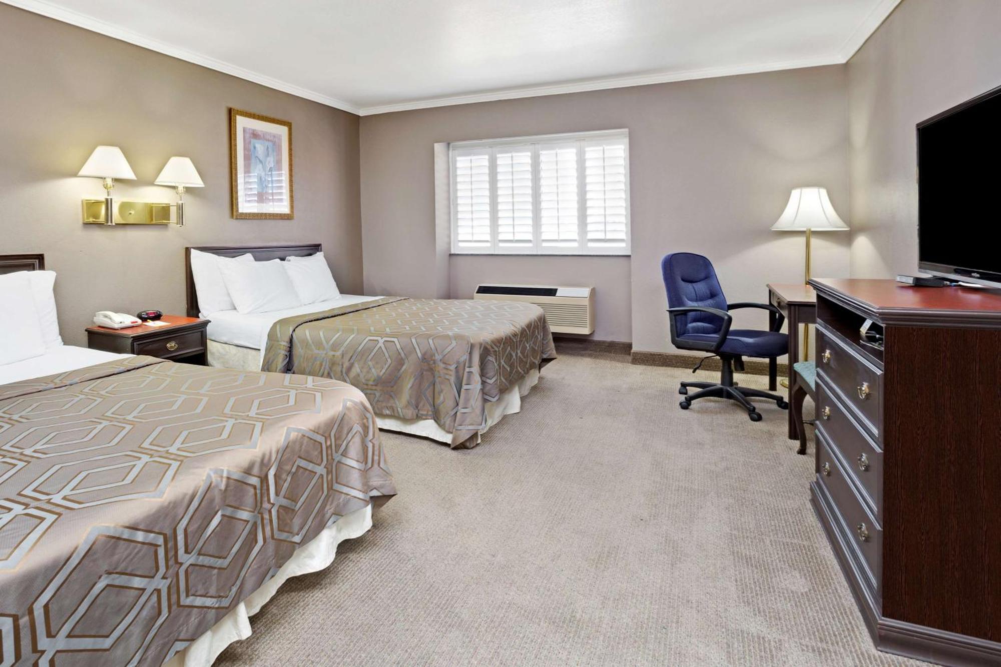 Days Inn By Wyndham West Covina Exteriör bild