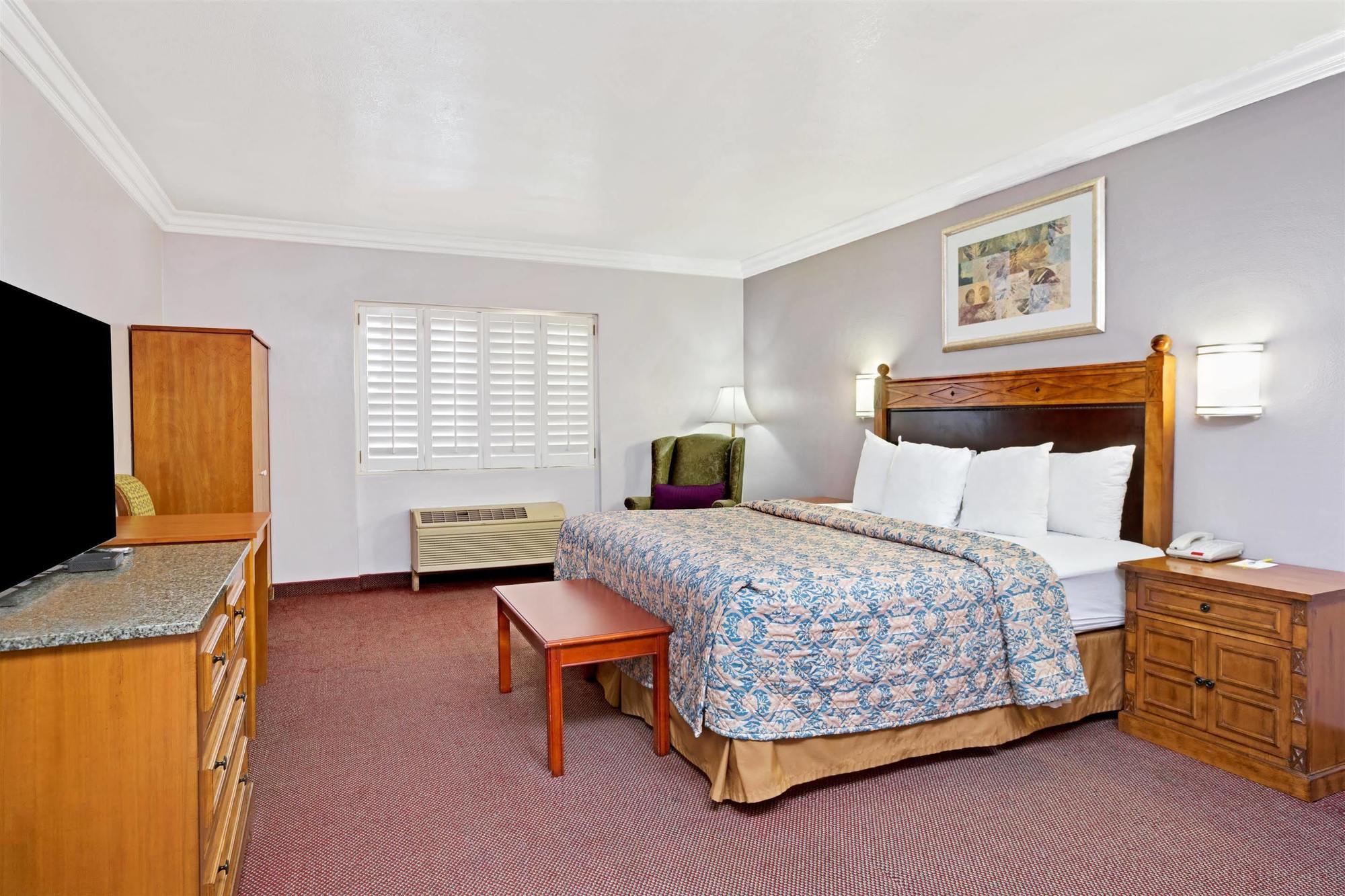 Days Inn By Wyndham West Covina Exteriör bild